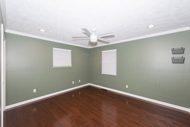 Building Photo - 5936 Clearbrook Dr