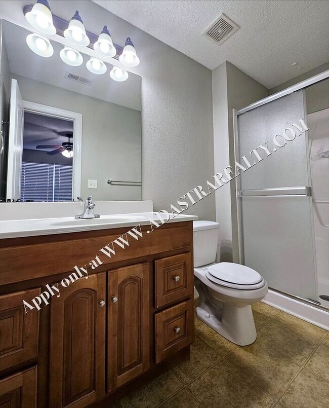 Building Photo - Beautiful Townhome in Blue Springs-Available NOW!!