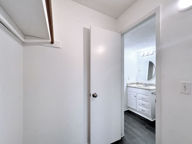 Building Photo - Two-Bedroom Condo in Winter Haven
