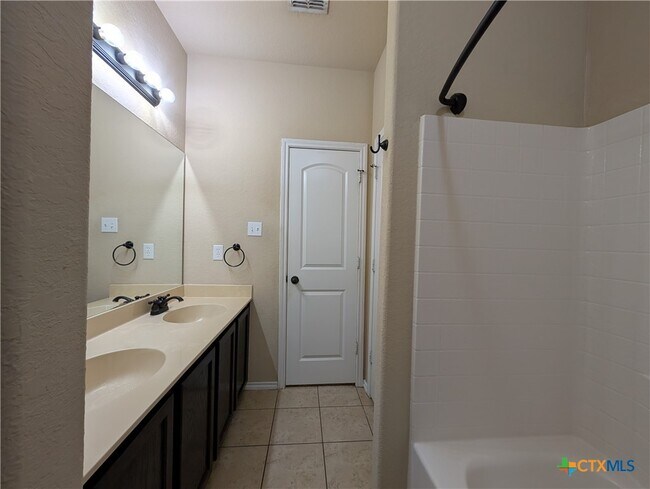 Building Photo - 298 Rosalie Dr