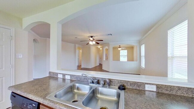 Building Photo - 411 Quail Hollow Dr