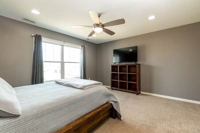 Building Photo - PRAIRIE TRAIL!! 4 Bed, 3.5 Bath Two-Story Home in Ankeny