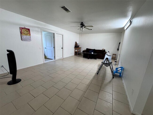 Building Photo - 12022 Moonmist Dr