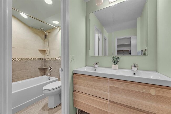 Building Photo - 3015 N Ocean Blvd