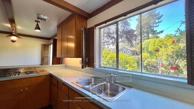 Building Photo - Charming and Spacious 4 bedroom Home in the Heart of Elmwood