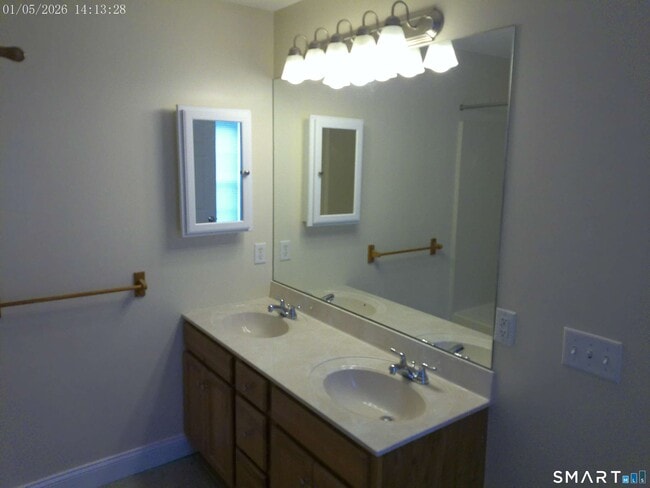 Building Photo - 48 E Kings Hwy