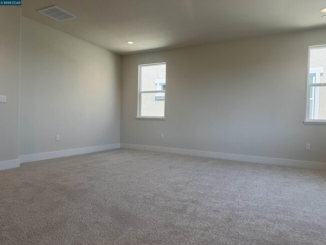 Building Photo - 140 Labrusca Dr