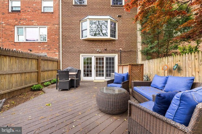 Building Photo - 1136 Pine Hill Rd