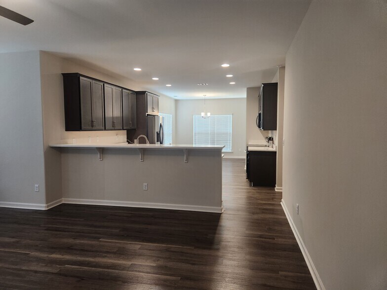 Building Photo - 271 Chestnut Dr