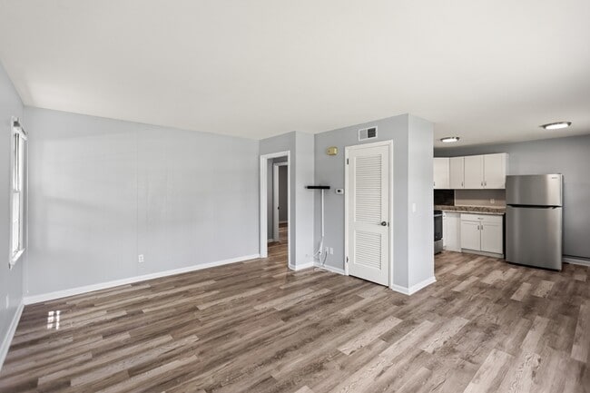 Building Photo - 801-805 Lester Harris Rd