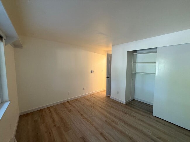 Building Photo - Two Bedroom Two Bathroom In Mountlake Terrace