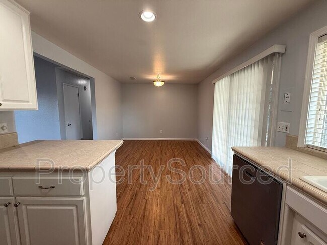 Building Photo - 1708 Applegate Dr