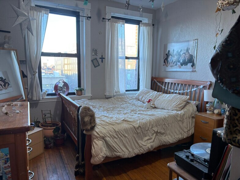 Building Photo - 1050 Commonwealth Ave