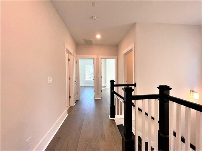 Building Photo - 892 Mayfield Rd