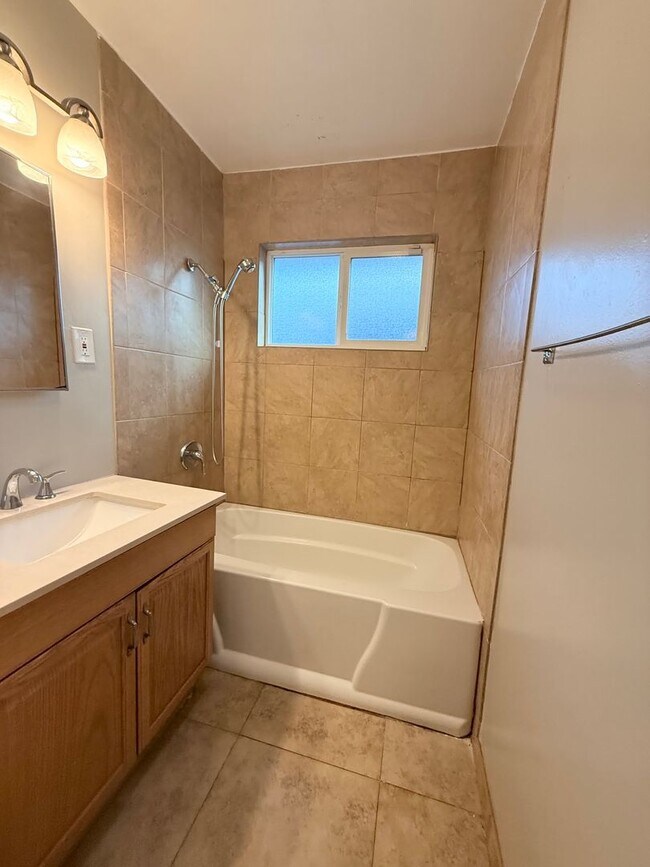 Building Photo - 606 Pierce St