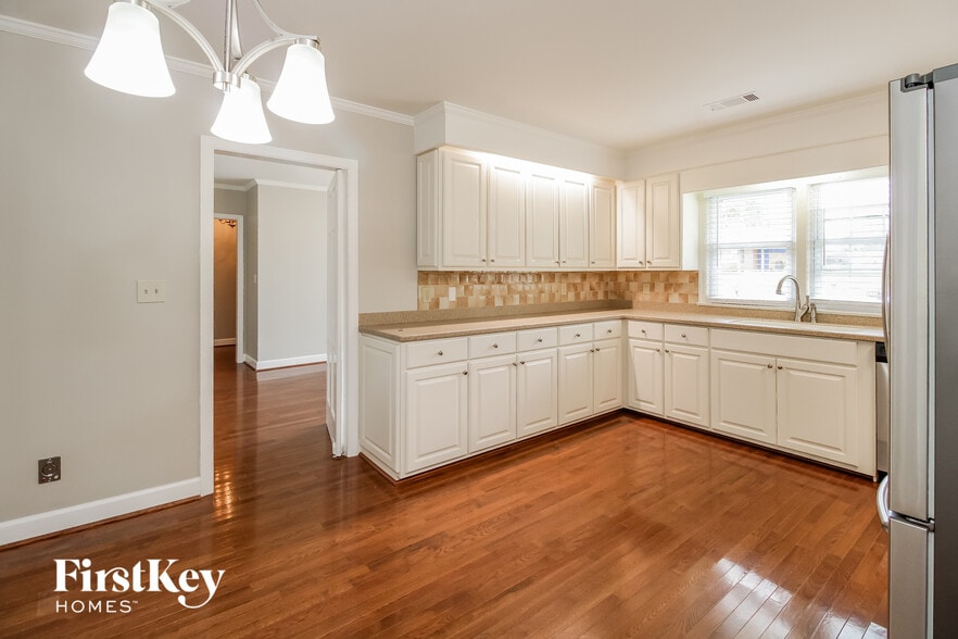 Building Photo - 401 Idlewild Dr