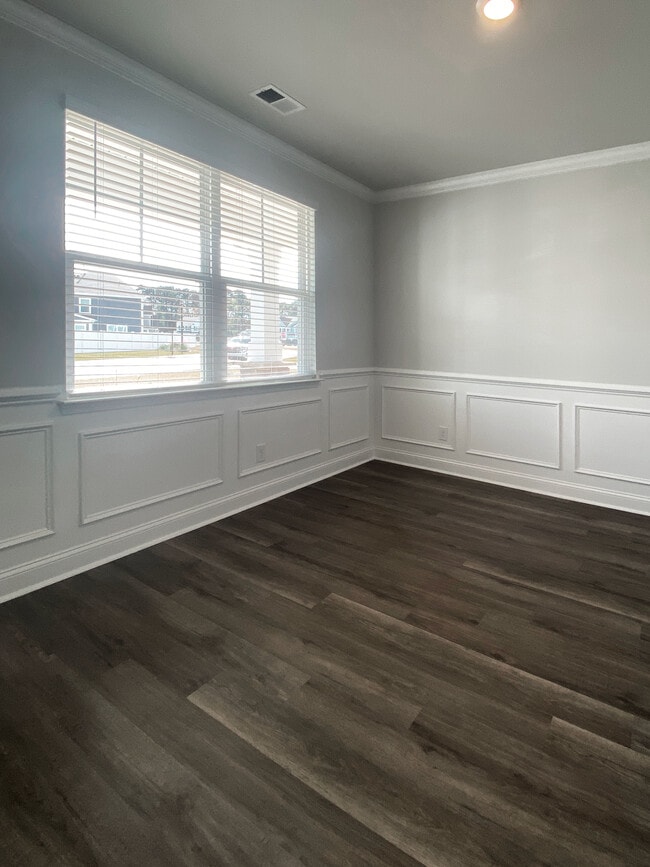 Building Photo - 6015 Forest Dell Ct