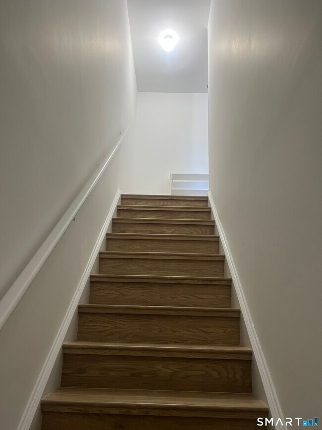 Building Photo - 31 Stuart Ave