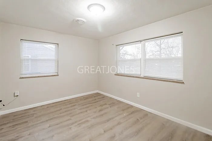 Building Photo - 4 St George Ct