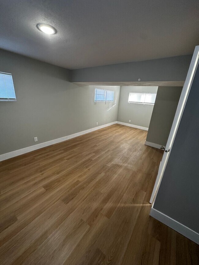 Building Photo - Recently Remodeled 3 Bed 2 Bath with Additional Finished Room