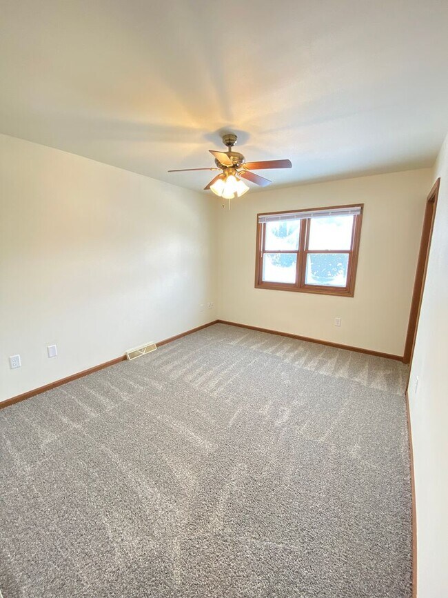 Building Photo - 1785/1787 Alexandra Court