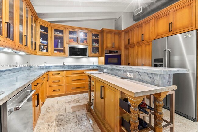 Building Photo - 2132 Middle River Dr