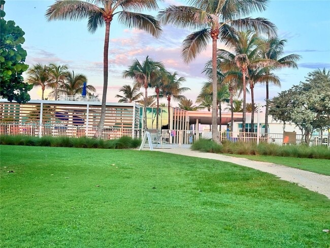 Building Photo - 9225 Collins Ave