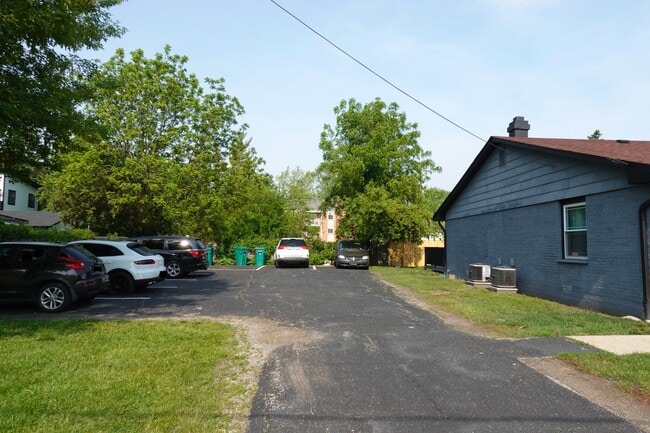 Building Photo - 260 N Slusser St
