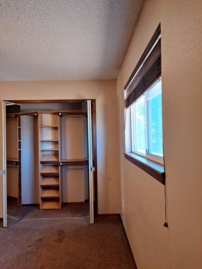 Building Photo - ALL PROSPECTIVE TENANTS MUST SUBMIT A $58 ...