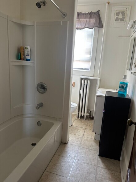 Building Photo - 105-1 Bool St