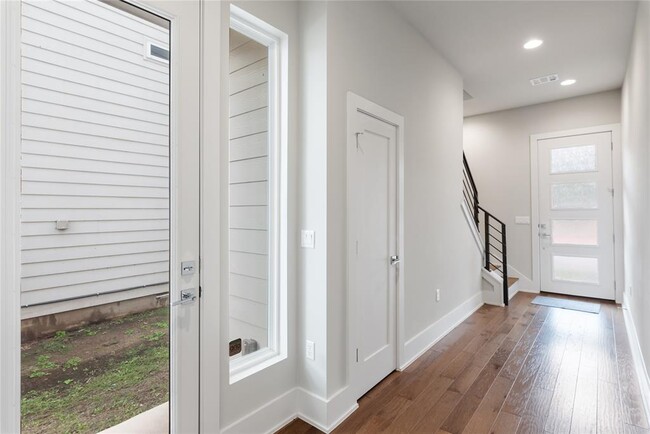 Building Photo - 7913 Floracita Ln