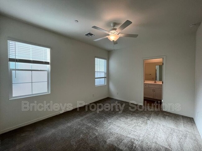 Building Photo - 265 E Balsam Dr