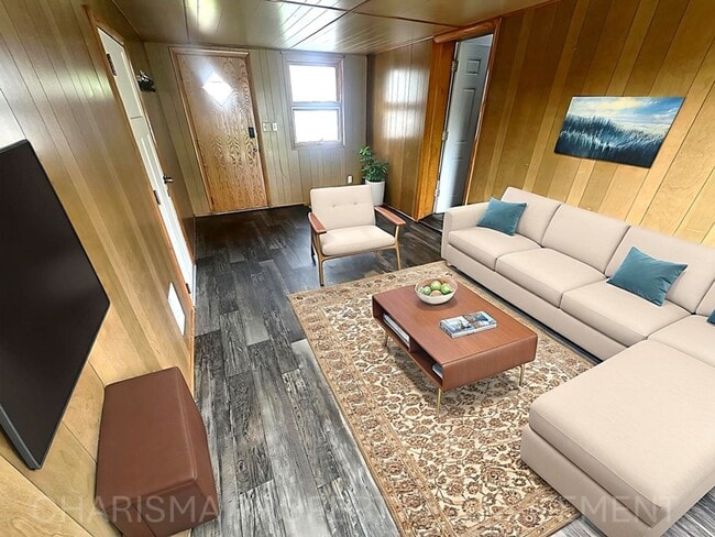 Building Photo - Spacious 2 Bedroom, 1.5 Bath Home, Newly Updated and Pet Friendly!