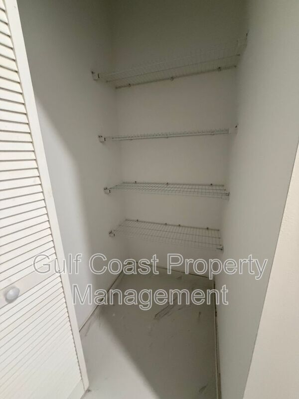 Building Photo - 2052 NE 18th Terrace