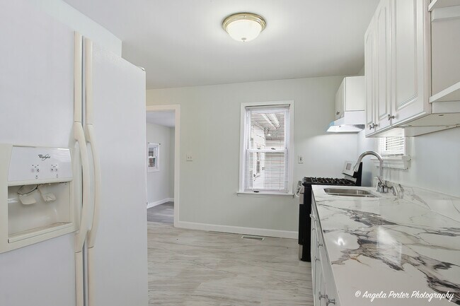 Building Photo - 33759 N Lake Shore Dr