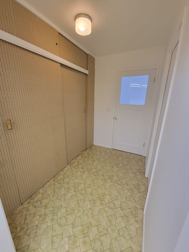 Building Photo - Spacious 3/2 Home Located in the Stanmar c...