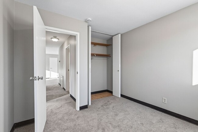 Building Photo - Spacious 2BR/1Bath Available Now!