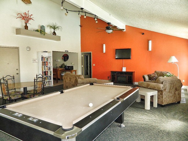 Building Photo - La Verde