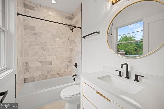 Building Photo - 8609 Woodbrook Ln