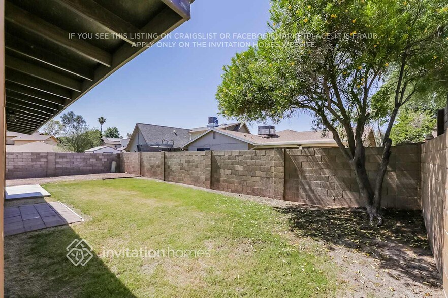 Building Photo - 1319 E Ivyglen St