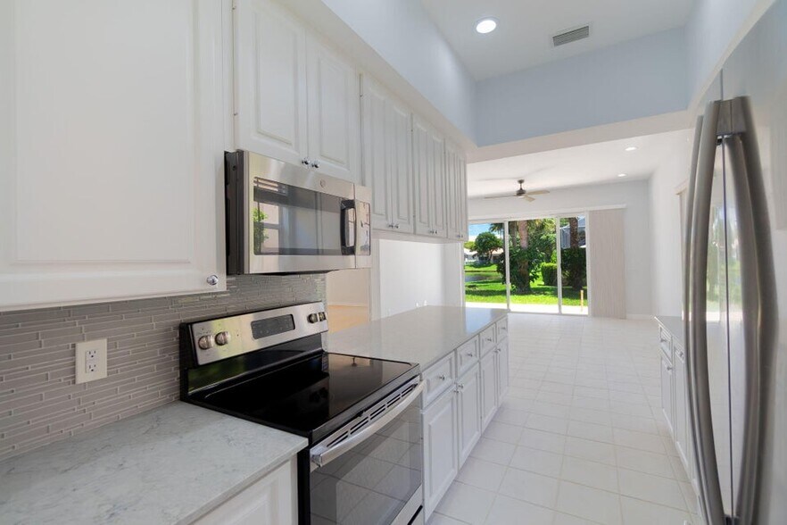 Primary Photo - 4786 Blossom Dr