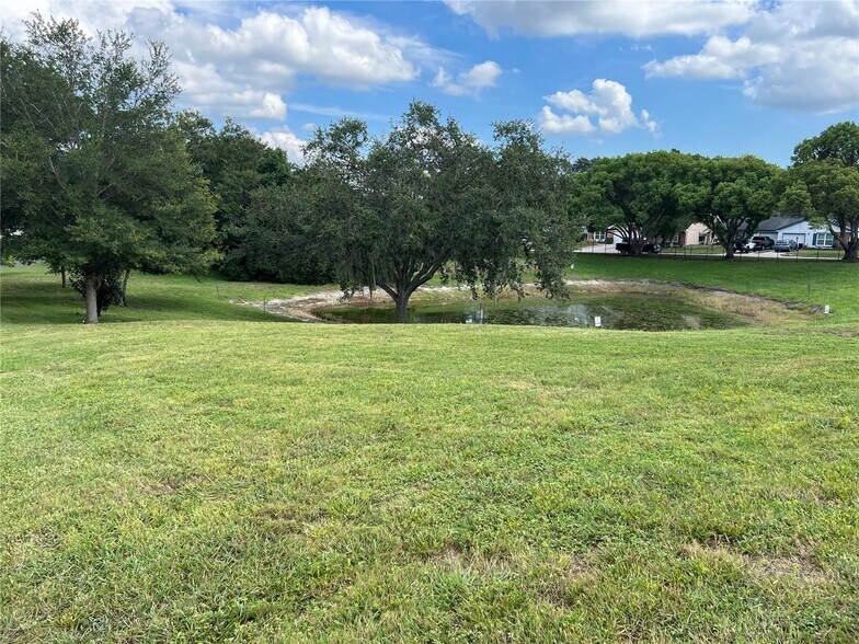 Building Photo - 2879 Thaxton Dr