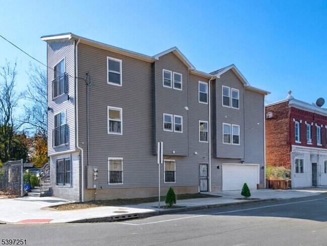 Building Photo - 32 N 14th St