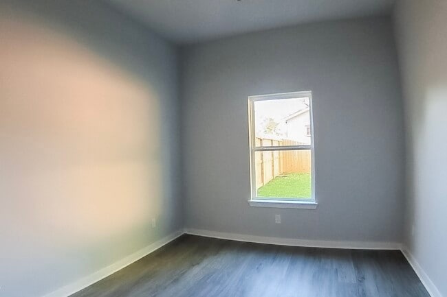 Building Photo - 2830 Mansfield St