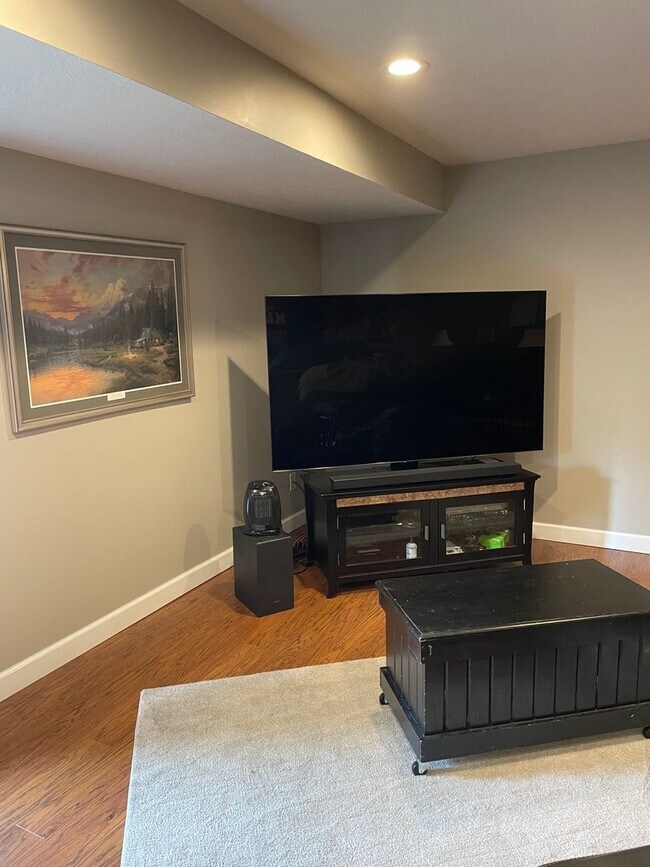 Building Photo - PRE-LEASING - Fully Furnished 6mo Short Term Rental in Ozark