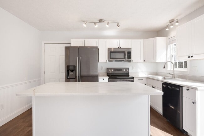 Building Photo - Spacious 5BR House in Asheville