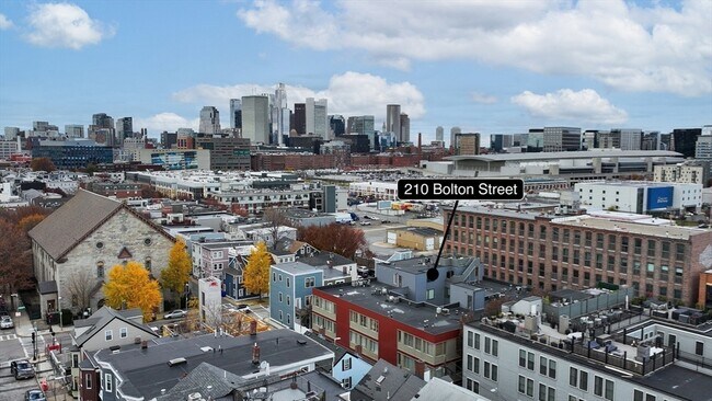 Building Photo - 210 Bolton St