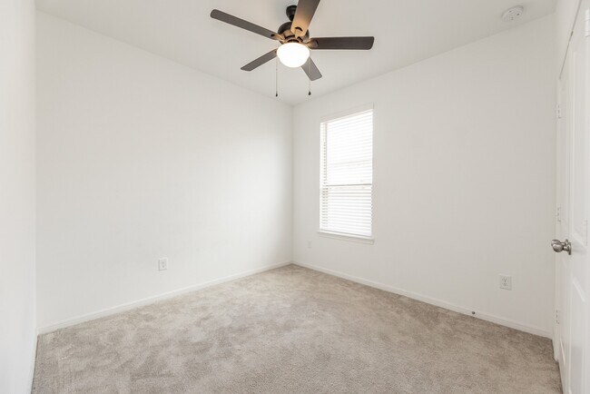 Building Photo - 21119 Sherrell Bay Dr