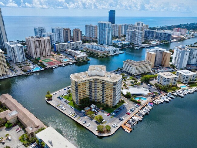 Building Photo - 100 Golden Isles Dr