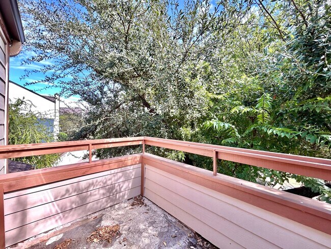 Building Photo - 7111 E Hwy 290